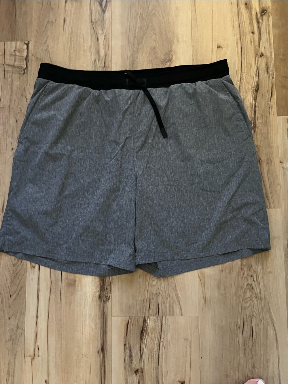 Old Navy Men's Gray Athletic Shorts with Black Waistband